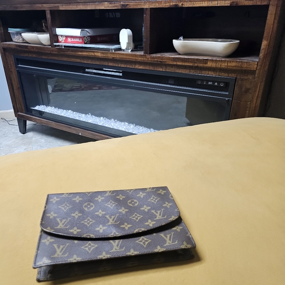 Authentic Louis Vuitton Clutch Rare - Picture 4 of 4